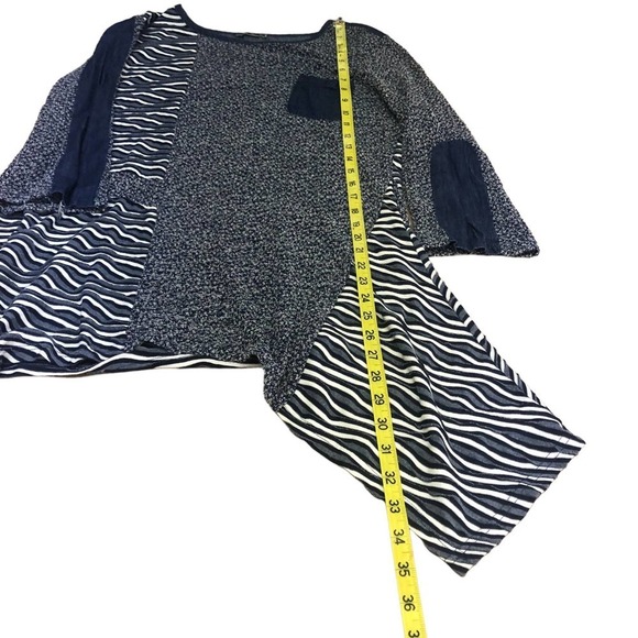 Curvey Textured Navy Shark Hem Flowy Tunic, 2X - Picture 7 of 8